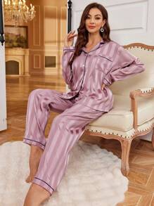 Conjunto de pijama con top de manga larga con botones delanteros y ribete contrastante y pantalón largo, ideal para vacaciones