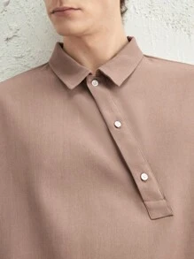 Manfinity RebelGame Men's Woven Loose Half-Placket Camel Casual Short Sleeve Oblique Placket Polo Shirt - Camel - View 1