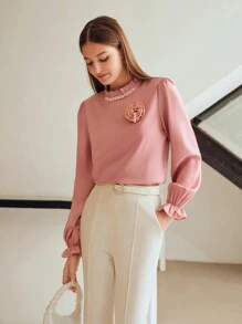 MOTF PREMIUM Blusa con cuello simulado con volantes, detalles de flores estéreo y falso perla - Rojo violeta - Ver 4
