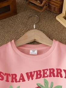 SHEIN Sudadera de cuello redondo informal y vintage con gráfico de letra inglesa de fresa de dibujos animados para niñas preadolescentes, adecuada para looks lindos de otoño e invierno, sudadera de cuello redondo, sudadera rosa, tops estilo preppie, de vuelta al cole para niñas, blusas para niñas, vintage