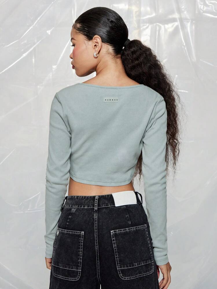 SUMWON WOMEN Cropped Henley Top With Button Front And Long Sleeves