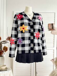 Dreamara Damen Große Größen Midi Strickjacke mit V-Ausschnitt, Kontrast Karomuster in Schwarz und Weiß, Struktur und Pelz Effekt, Knopfleiste, Collegemode/ Resort Stil - Verschiedenfarbig - Übersicht 4
