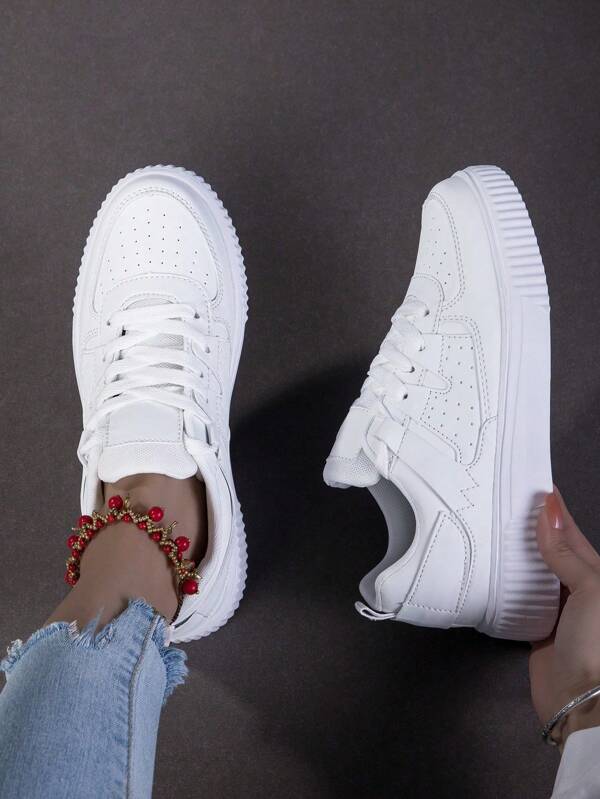 Klassische atmungsaktive Antirutsch-Sportschuhe für Frauen, lässige schnürbare Outdoor-Sneaker, einfache weiße bequeme flache Schuhe für den Sommer