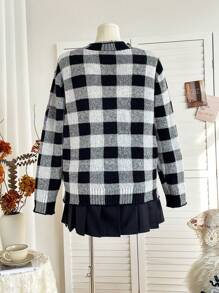 Dreamara Damen Große Größen Midi Strickjacke mit V-Ausschnitt, Kontrast Karomuster in Schwarz und Weiß, Struktur und Pelz Effekt, Knopfleiste, Collegemode/ Resort Stil - Verschiedenfarbig - Übersicht 2