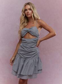 MISSGUIDED Skrętny węzeł z detalami na biuście, nadruk w kratkę, spaghetti, z falbaną i marszczonym brzegiem, mini sukienka - Czarne i Białe - Zobacz 1