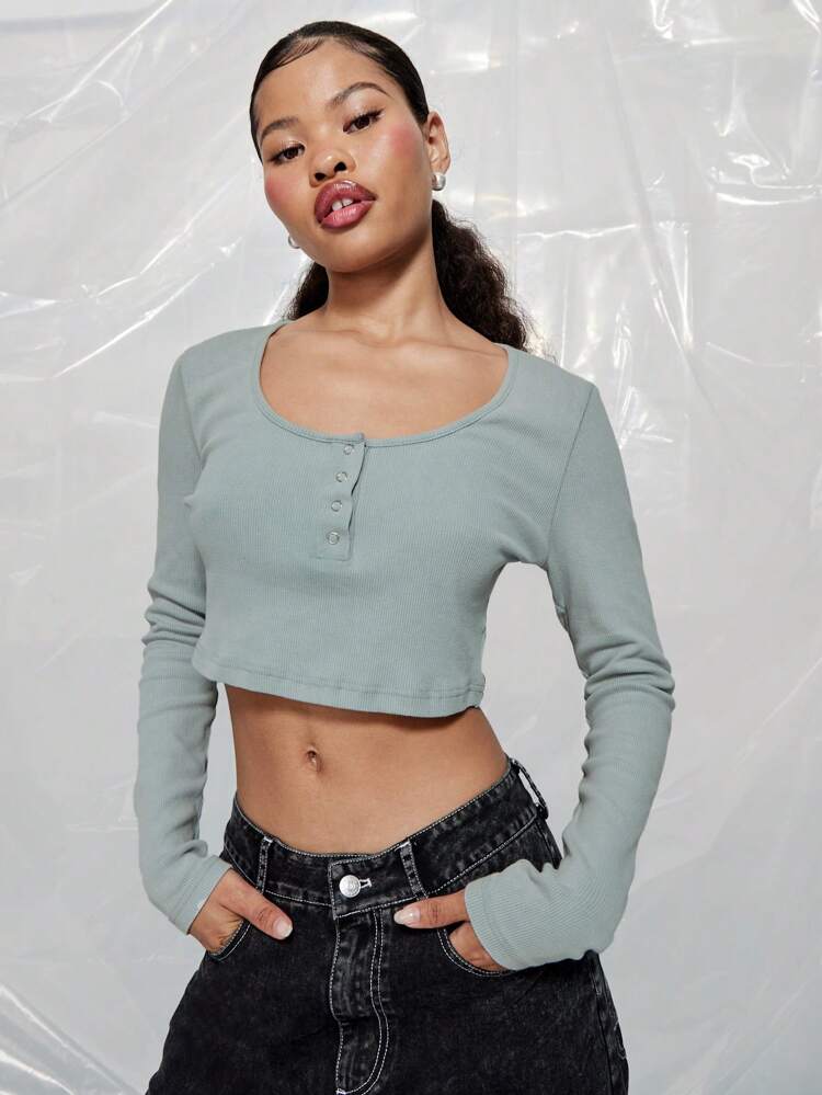 SUMWON WOMEN Cropped Henley Top With Button Front And Long Sleeves