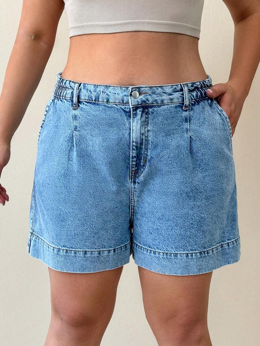 RueChic Plus Elastic Band And Back Pocket Detailed Short - Medium Wash - View 1