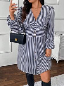 SHEIN Frenchy 大码女式条纹短款休闲长袖连衣裙 - 藍白色 - 查看 5