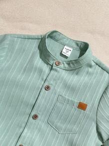 SHEIN 2 件套年轻男孩休闲学院风舒适时尚简约百搭柔软宽松纹理透气衬衫和实用工装裤套装，适合春夏季 - 卡其色 - 查看 4