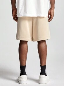 Manfinity RebelGame 男士宽松直筒英文文字印花针织短裤，适合夏季 - 杏色 - 查看 2