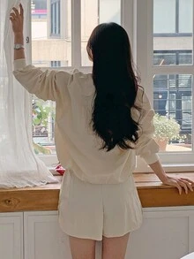 DAZY Áo chui đầu in chữ cổ chữ V và quần short Bộ 2 món đồ thể thao - Màu be - Xem 2