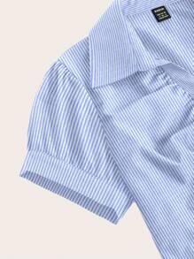 Sweetra Camisa de manga corta con cuello en V, fruncido, abertura delantera y ajuste ceñido. Elegante y versátil para la oficina, camiseta de manga corta