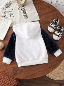 Chaqueta casual con capucha de manga larga con contraste de color y bordado de letra de peluche para bebé niño - Azul y blanco - Ver 2