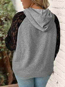 SHEIN LUNE 冬季服装加大码蕾丝拼布连帽运动衫，带透明袖子 - 彩色 - 查看 2