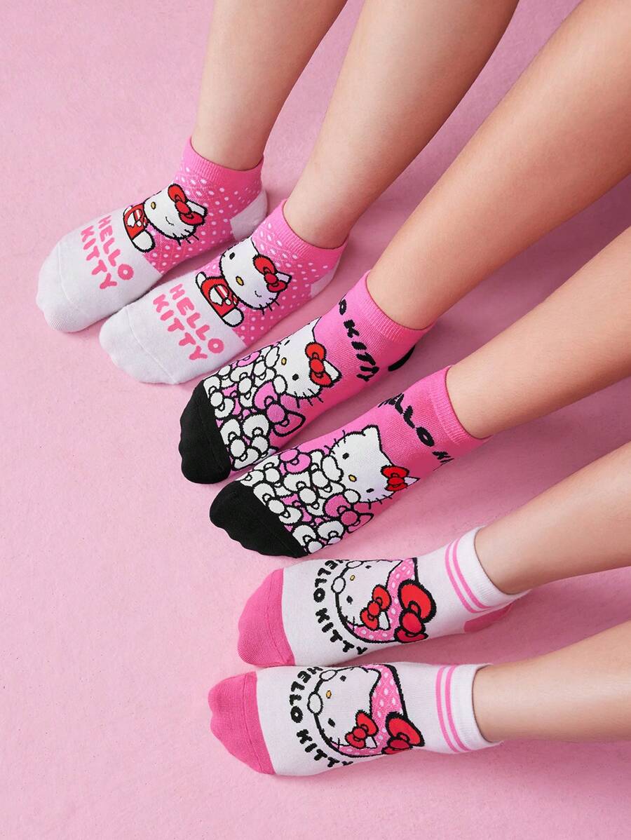 HELLO KITTY AND FRIENDS | SHEIN 3双装女士卡通猫咪字母图案蝴蝶结粉色撞色短袜，情人节