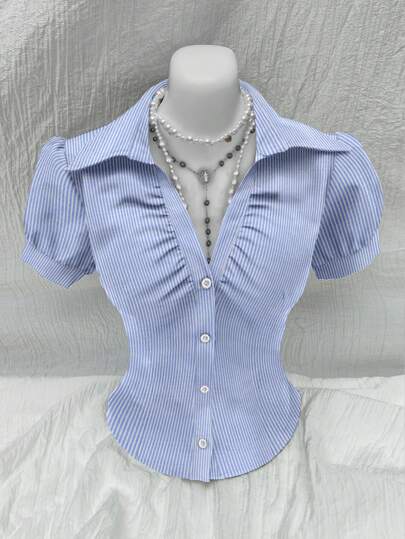 Sweetra Camisa de manga corta con cuello en V, fruncido, abertura delantera y ajuste ceñido. Elegante y versátil para la oficina, camiseta de manga corta