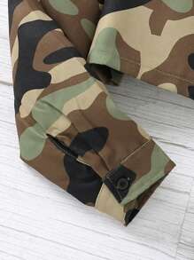 Nastoletnie dziewczęta moda uliczna na co dzień wakacyjna kamuflaż, krótka fajna kurtka