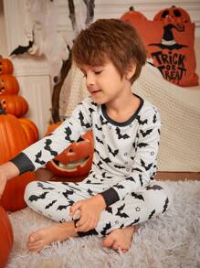 SHEIN Young Boy Halloween Bat Pattern Contrast Color Crew Neck Long Sleeve Pants Knit Cozy Casual Snug Fit Pajama Set. (3 Matching Daddy And Me Sets Are Sold Separately)