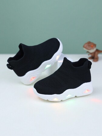 1 par barnskor i andningsbart randigt tyg med LED-ljussulor, slip-on löparskor, utomhussneakers