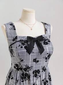 Soleia 大码女式方领植绒黑白格子印花植绒蝴蝶结装饰腰部 A 字学院风连衣裙