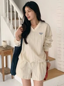DAZY Áo chui đầu in chữ cổ chữ V và quần short Bộ 2 món đồ thể thao - Màu be - Xem 8