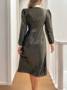 Chiquease Vestido de dama con cadena estampada en dorado y costura metálica - Negro - Ver 2