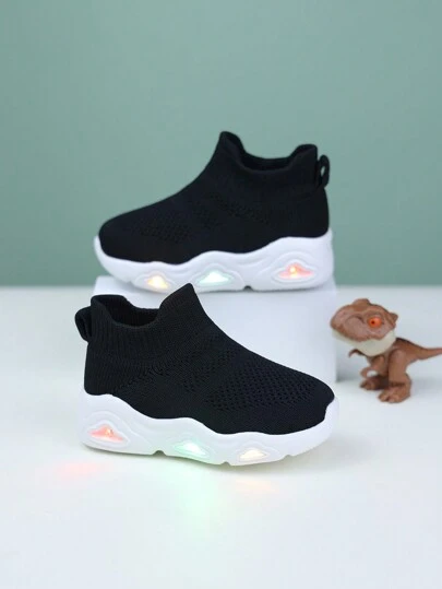 1 双婴儿透气条纹软布运动鞋，带 LED 灯，户外跑步鞋，四季皆宜