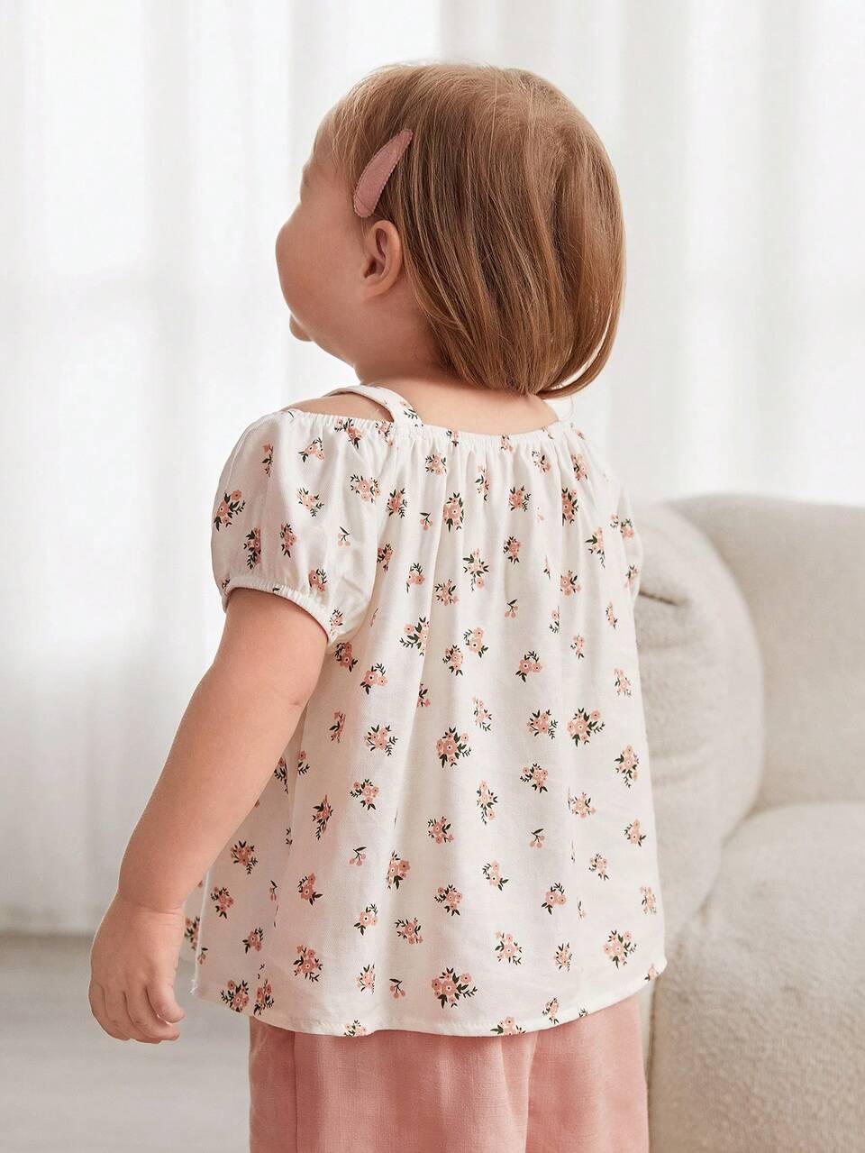 2pcs Baby Girl Ditsy Floral Puff Sleeve Top And Solid Color Shorts Set