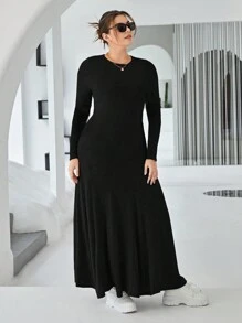 SHEIN Essnce Vestido largo de manga larga y ajuste básico negro informal y elegante para mujer de talla grande, ropa de mujer de otoño, vestidos de otoño, viejo dinero, disfraces de mujer, vestido negro largo, atuendos de mujer de otoño, vestido base, vestido de cola de pez - Negro - Ver 3