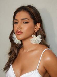 SHEIN Belle Faux Flower Dangle Earrings Suitable For Women Daily, Dating, Vacation, Wedding Wear Valentines,Mom,Mother,Mother's Day,Gift - White - View 3