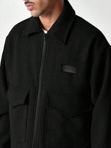 SUMWON Veste d'hiver de style streetwear bomber utilitaire texturée, oversize avec fermeture éclair avant, grandes poches avant. Style décontracté, moderne et urbain