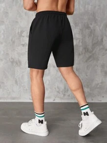 RueChic Men Slogan Graphic Drawstring Waist Shorts - màu đen - Xem 2