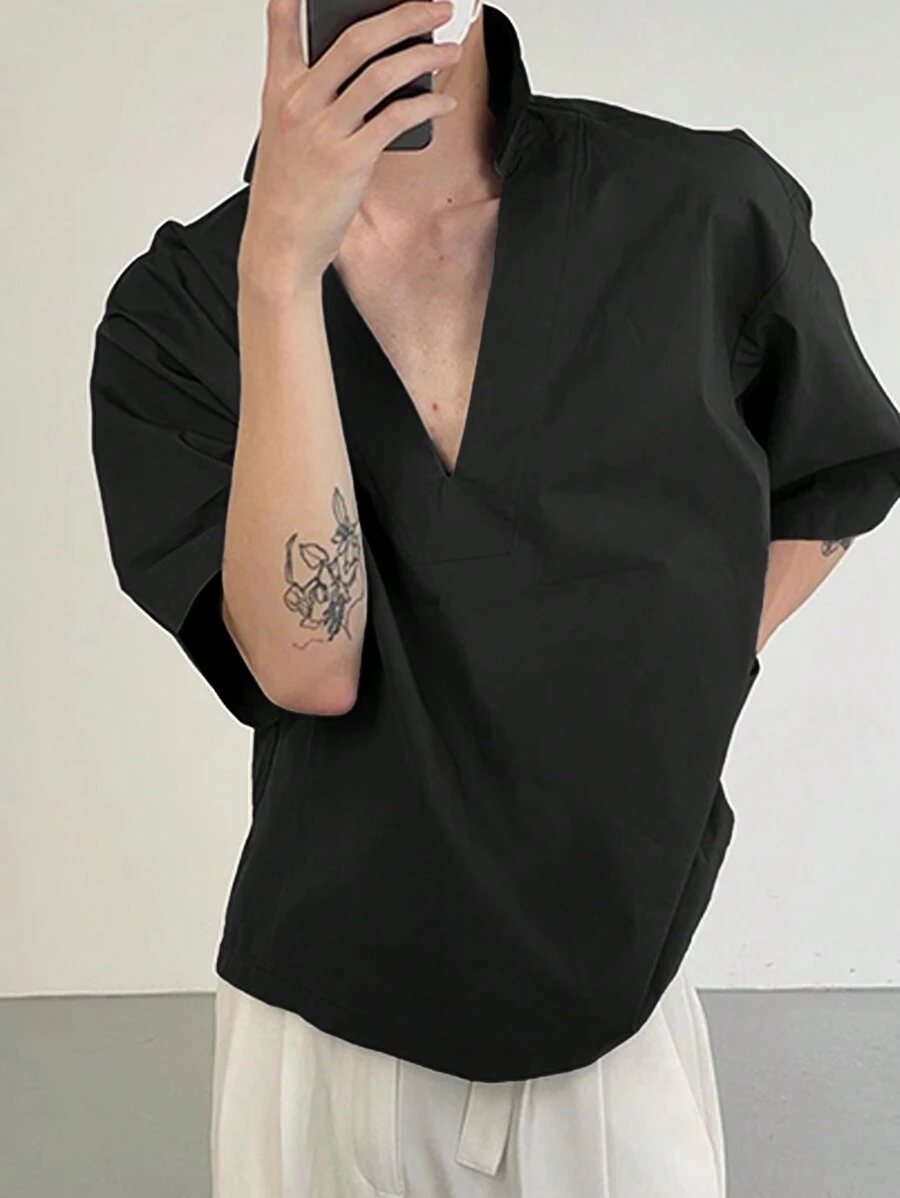 Camisa negra de manga corta minimalista y casual de unicolor para hombres - Negro - Ver 1