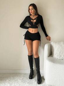 SHEIN ICON Quần short thường ngày thoải mái có dây rút Y2k màu đen ôm vừa vặn, viền bèo nhún, trang trí - màu đen - Xem 4