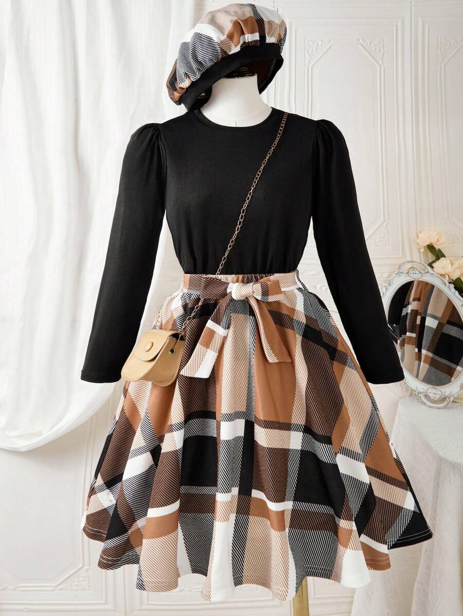 SHEIN 2 piezas/Conjunto Estilo universitario de niña preadolescente Top acanalado y Falda mini a cuadros - Multicolor - Ver 1