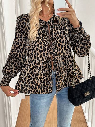 SHEIN LUNE Blusa de manga larga casual con estampado de leopardo, cuello retro con lazada frontal y silueta peplum