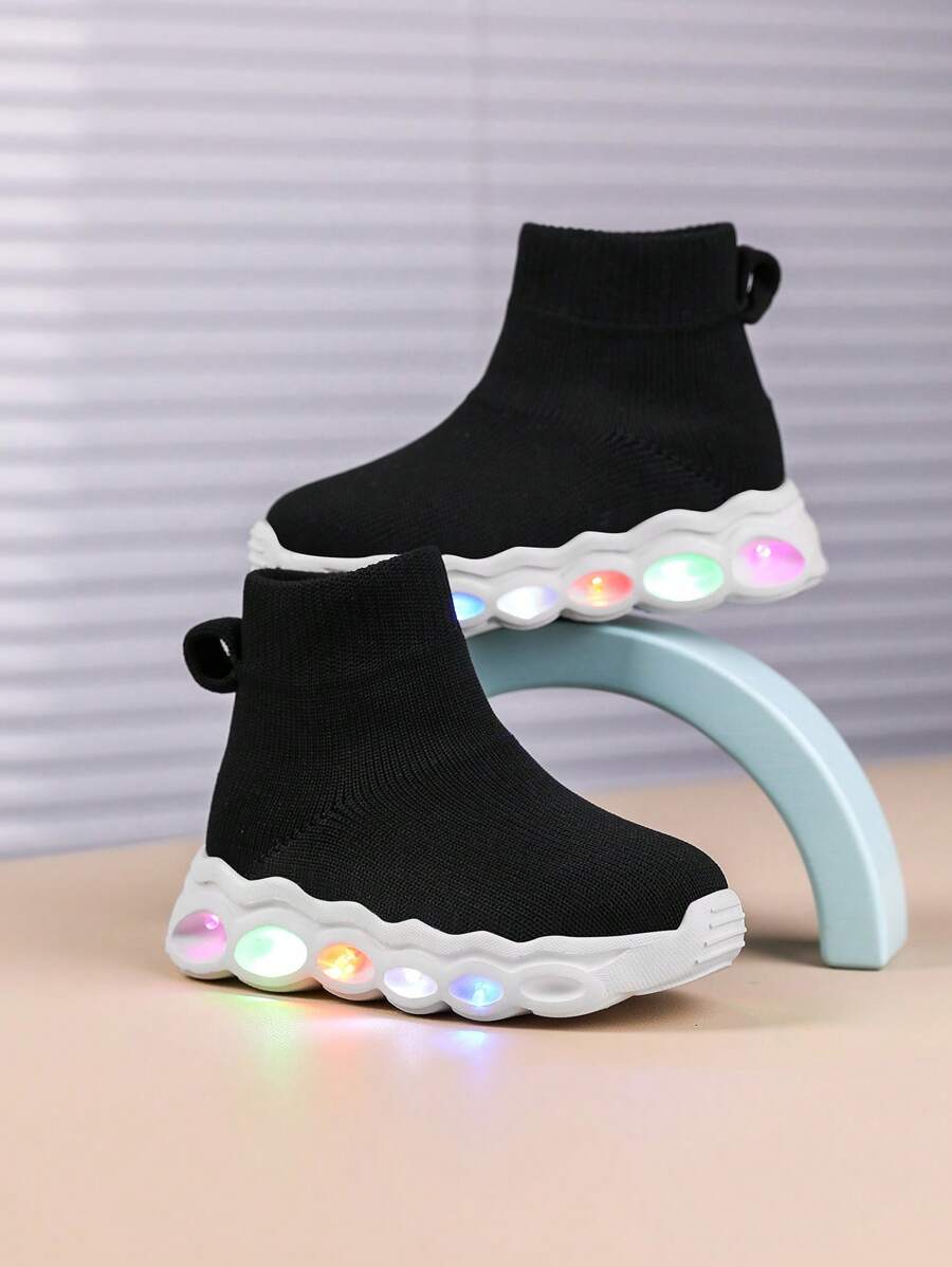 儿童春秋 LED 发光运动鞋，男童中帮纯色一脚蹬鞋，轻便透气柔软弹性鞋面，易于穿脱，适合日常休闲和运动穿着 - 黑色 - 查看 1