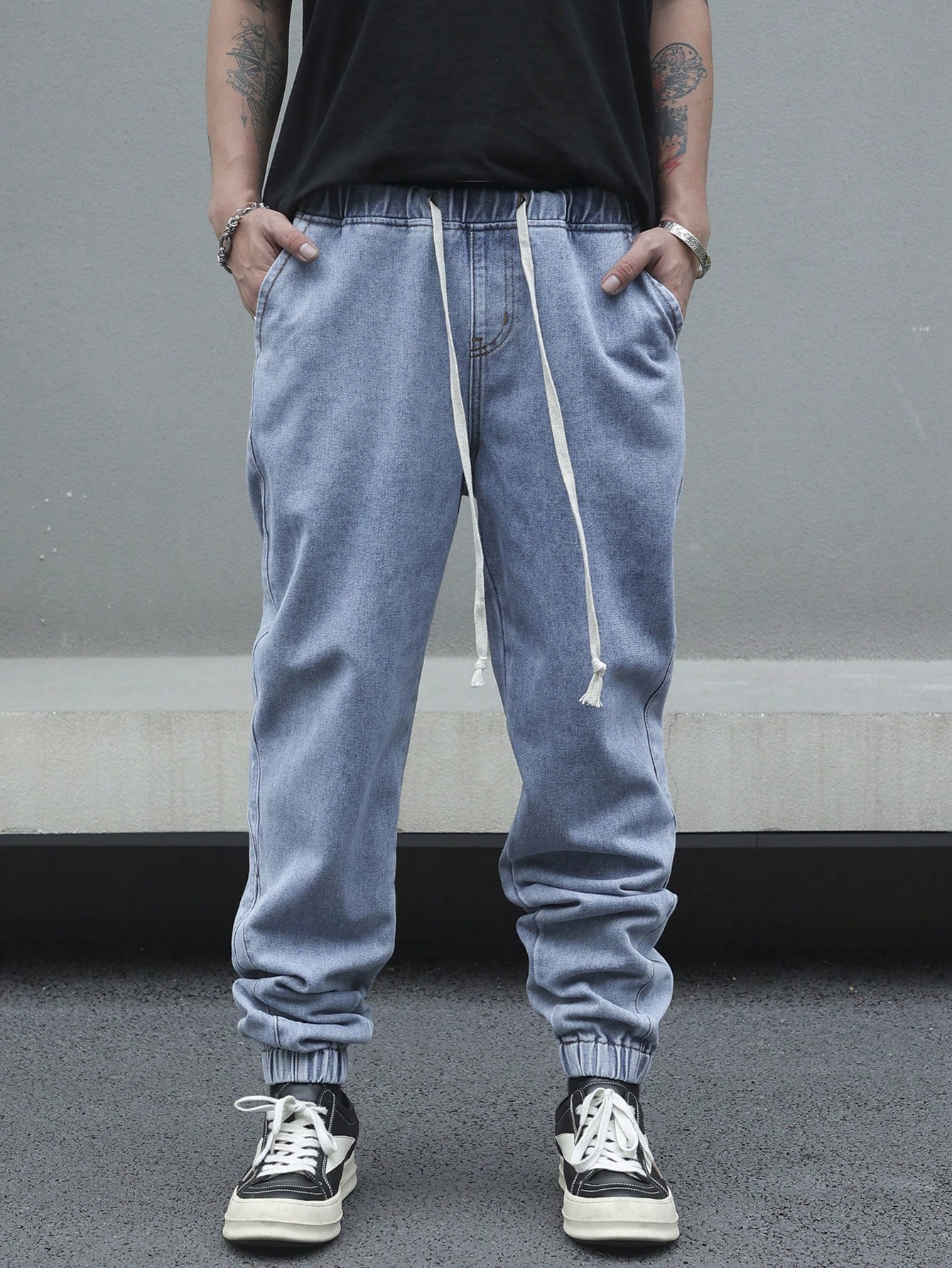 Manfinity Hypemode بنطال جينز رجالي عصري بجيوب وسح...