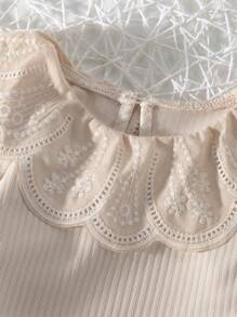 SHEIN Genkimix Kids 年轻女孩杏色罗纹针织长袖 T 恤，带蕾丝花边领，舒适休闲优雅时尚，适合春秋冬季 - 杏色 - 查看 5