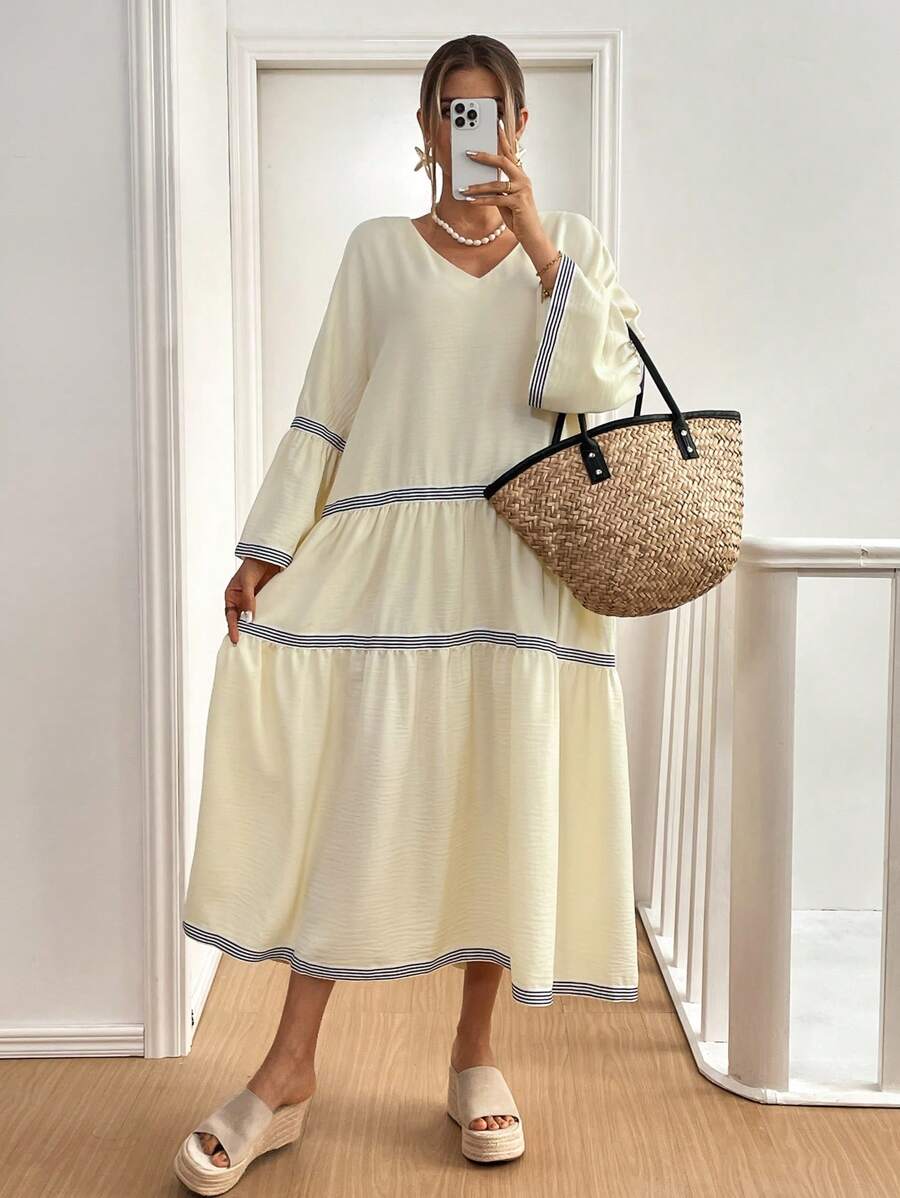 SHEIN Essnce 女士米色 V 领宽松系腰连衣裙，配黑色条纹嵌件 - 米色 - 查看 1