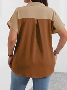 Calvaya Camisa de Manga Curta com Botões e Contraste de Cores para Mulheres Plus Size Simples - Castanho - Visão 2