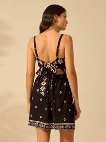 CAJUNI Vestido corto de verano casual de vacaciones bohemio para mujeres con estampado tropical, azalea, girasol en negro sin tirantes