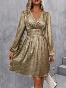 Chiquease 女士纯色 V 领褶皱长袖短款休闲连衣裙，适合新年节日聚会服装