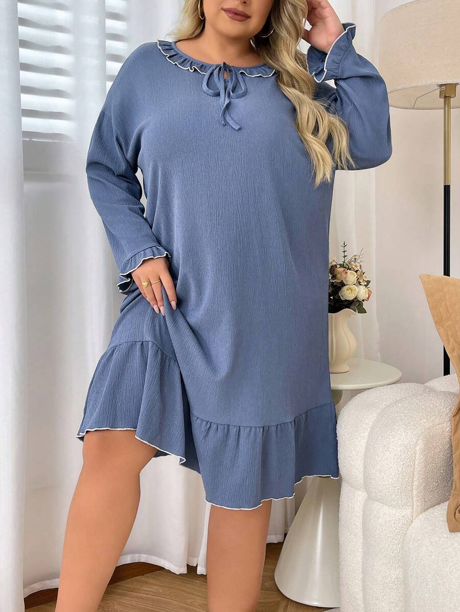 Camicia da notte a maniche lunghe per donne taglie forti con fiocco, arricciatura e tinta unita