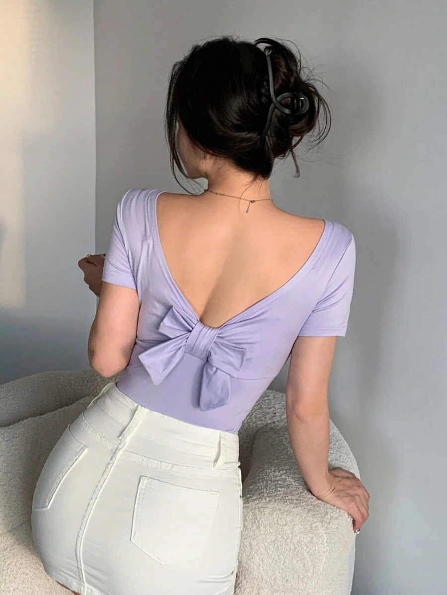 DAZY 女士纯色休闲短袖T恤，背面有蝴蝶结装饰，露背上衣 - 紫色 - 查看 1