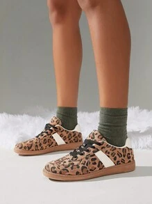 SHUZIA 女士仿制德国复古系带圆头橡胶鞋底绒面豹纹运动鞋——时尚百搭，适合日常新年假期复活节穿着 - 棕色 - 查看 3