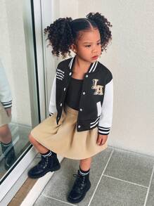 SHEIN Explorewe 女童黑色棒球外套搭配卡其色短裙套装，经典棒球外套搭配时尚卡其色短裙，休闲又不失运动感，展现小朋友活泼的个性，同时又不失舒适感。适合秋冬季日常休闲、户外出行、户外活动穿着。 - 玫紅色 - 查看 3