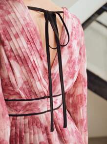 MOTF PREMIUM ALLOVER FLORAL PRINT SURPLICE NECK CONTRAST BINDING TIE BACK PLEATED PEPLUM TOP