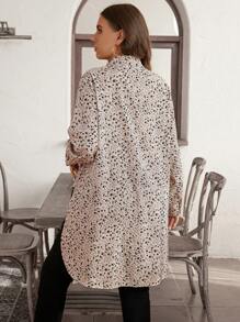 SHEIN LUNE 冬季服装加大码纯色花卉纽扣圆下摆衬衫 - 彩色 - 查看 2