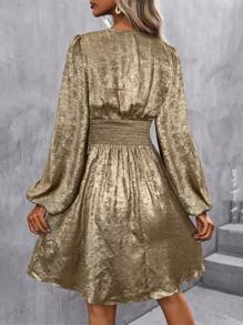 Chiquease 女士纯色 V 领褶皱长袖短款休闲连衣裙，适合新年节日聚会服装